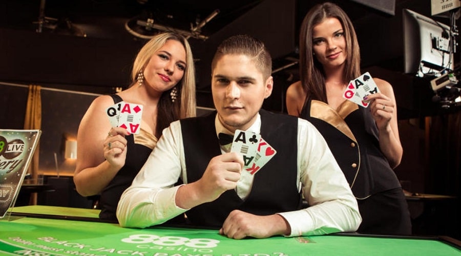 Comment le poker diffère-t-il du blackjack 